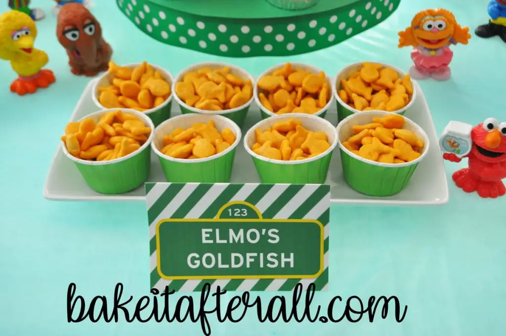 Elmo's goldfish crackers in candy cups 
