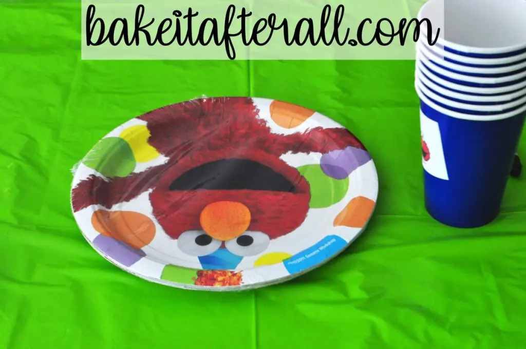 Elmo paper plates and blue paper cups