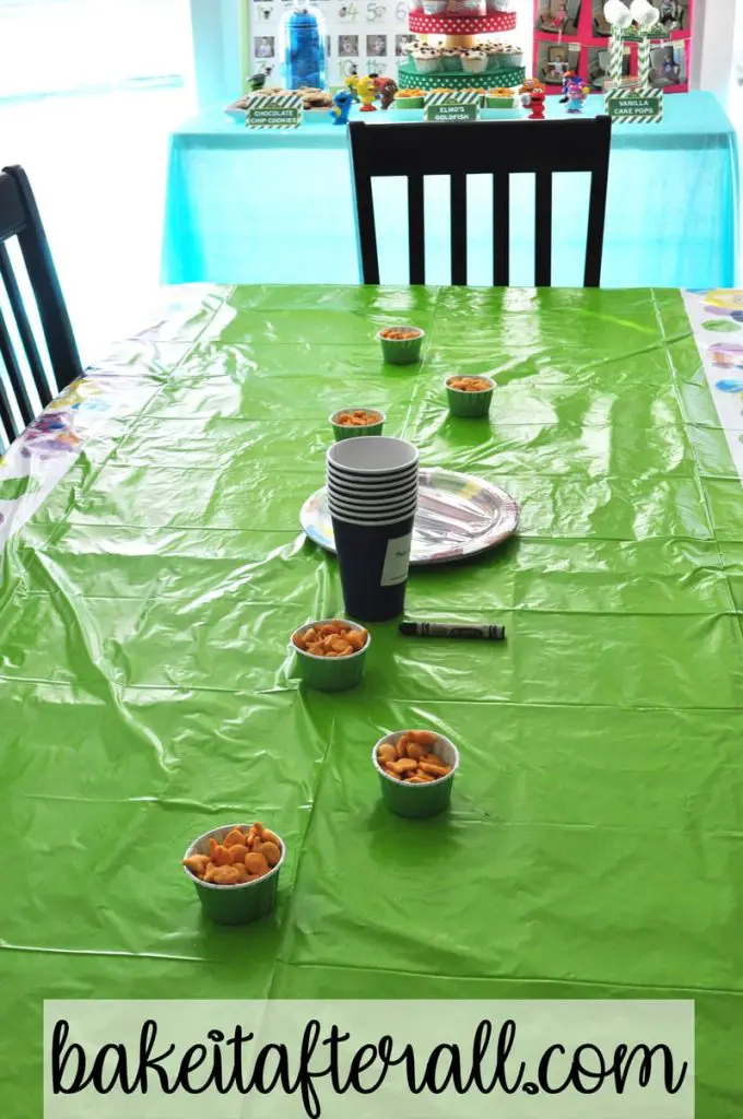 kids table decorated with goldfish crackers in candy cups 