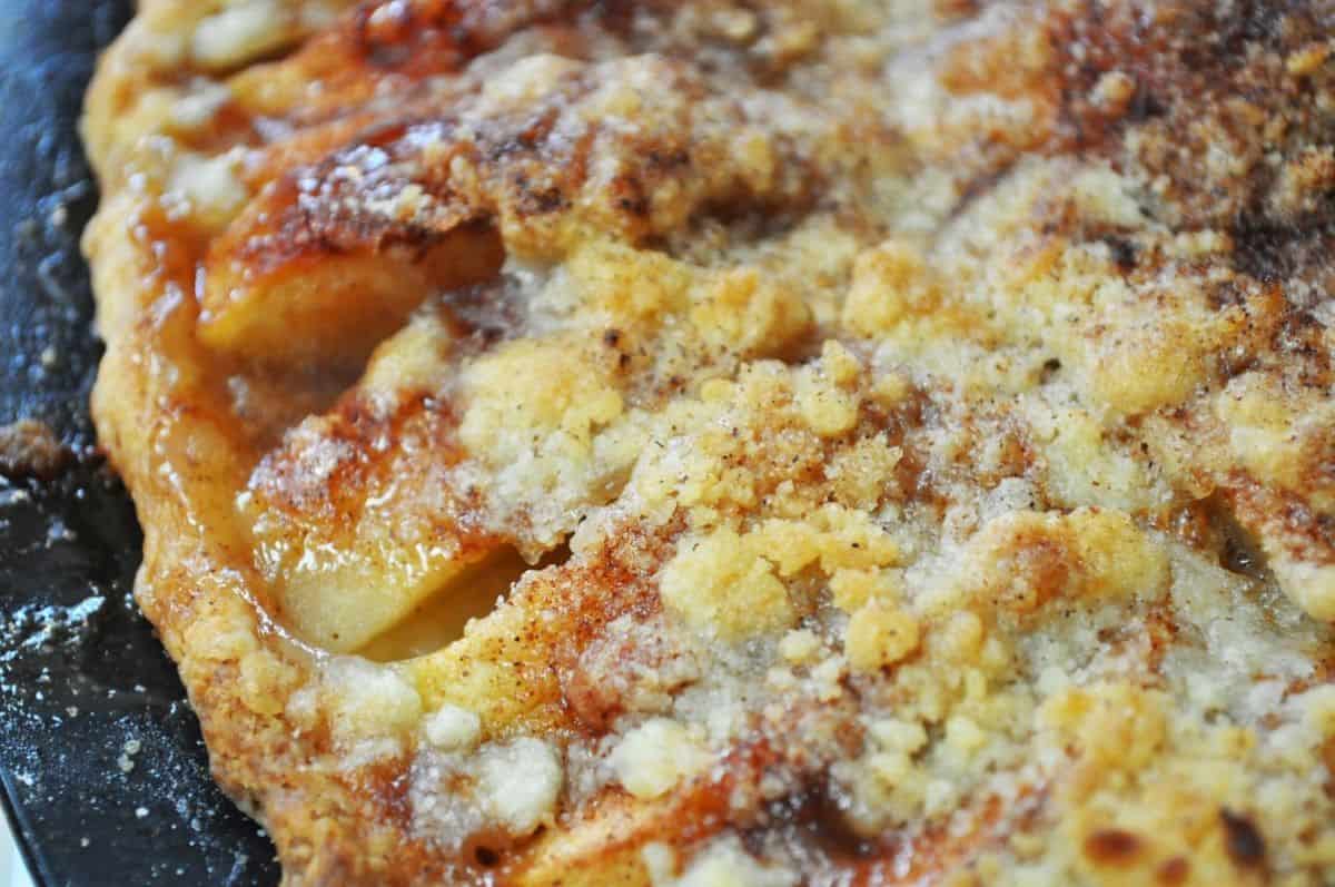 Apple Crumble Pizza Pie on a pizza pan