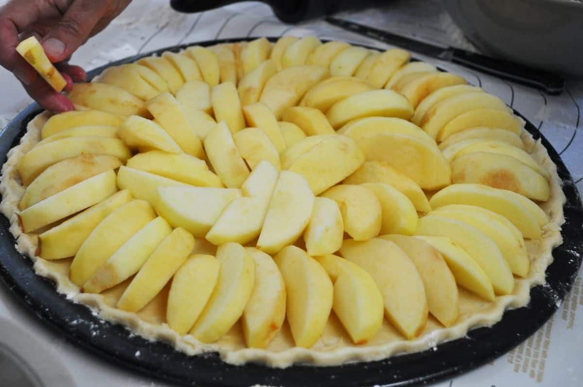 pie crush with apples slices arranged on top