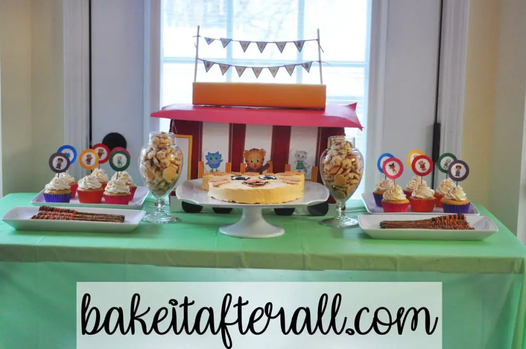 daniel tiger cake and birthday party