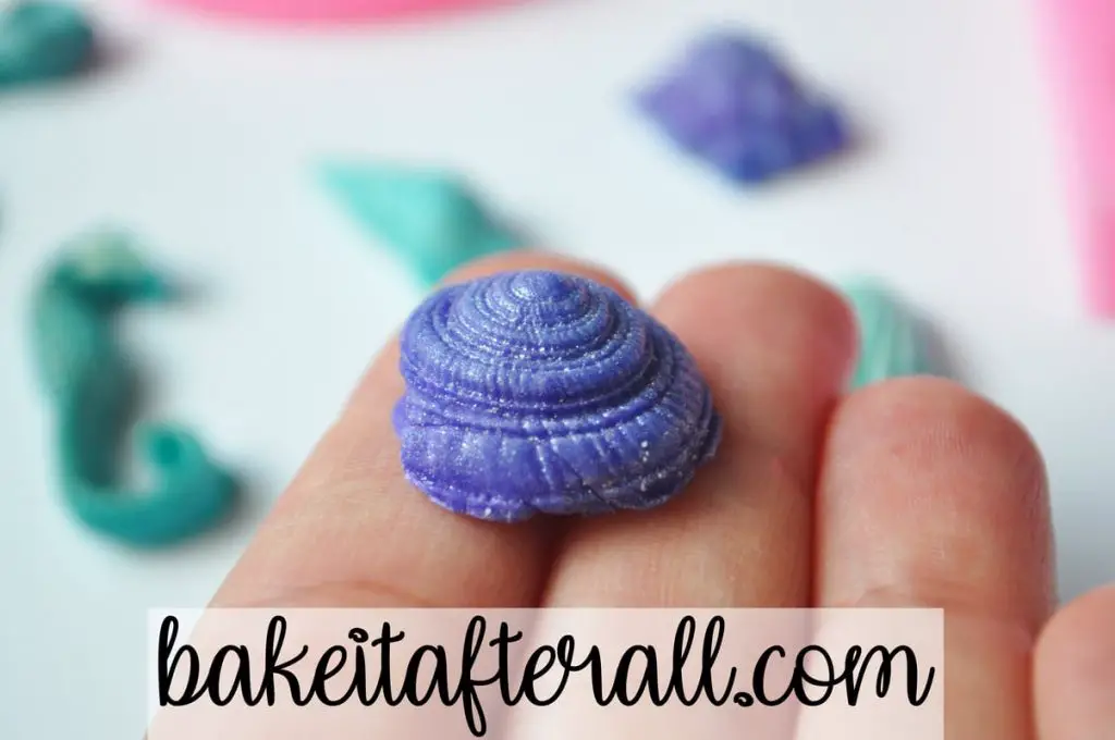 fondant seashell painted with luster dust