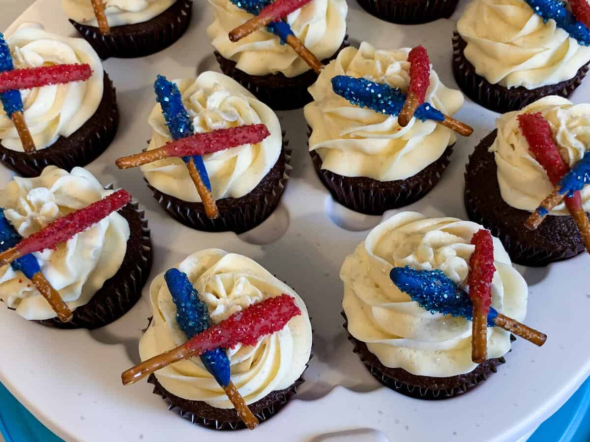 Star Wars Cupcakes with pretzel light sabers on top
