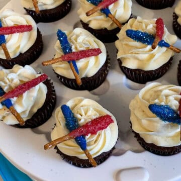 Star Wars Cupcakes with pretzel light sabers on top