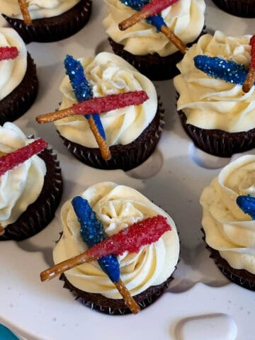 Star Wars Cupcakes with pretzel light sabers on top