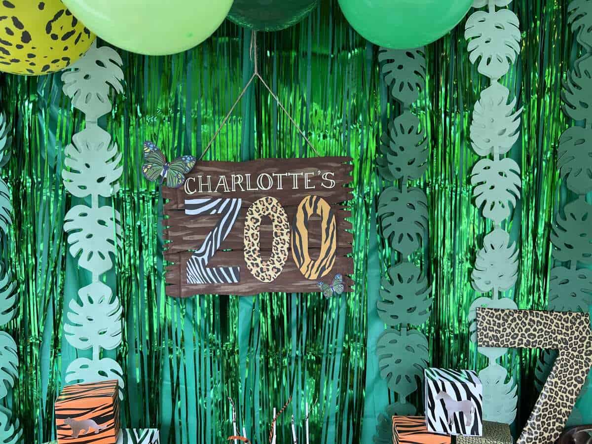 green Zoo themed backdrop for a dessert table