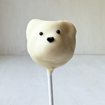 a Polar Bear Cake Pop