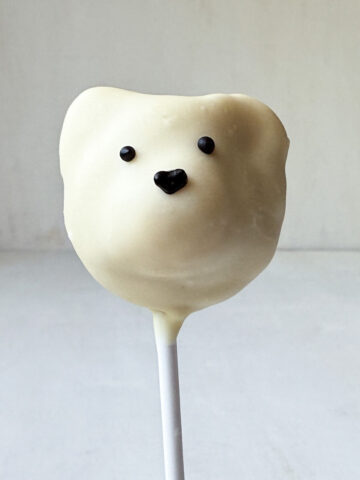 a Polar Bear Cake Pop