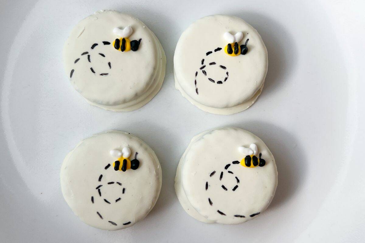 4 Bumble Bee Oreos on a white plate