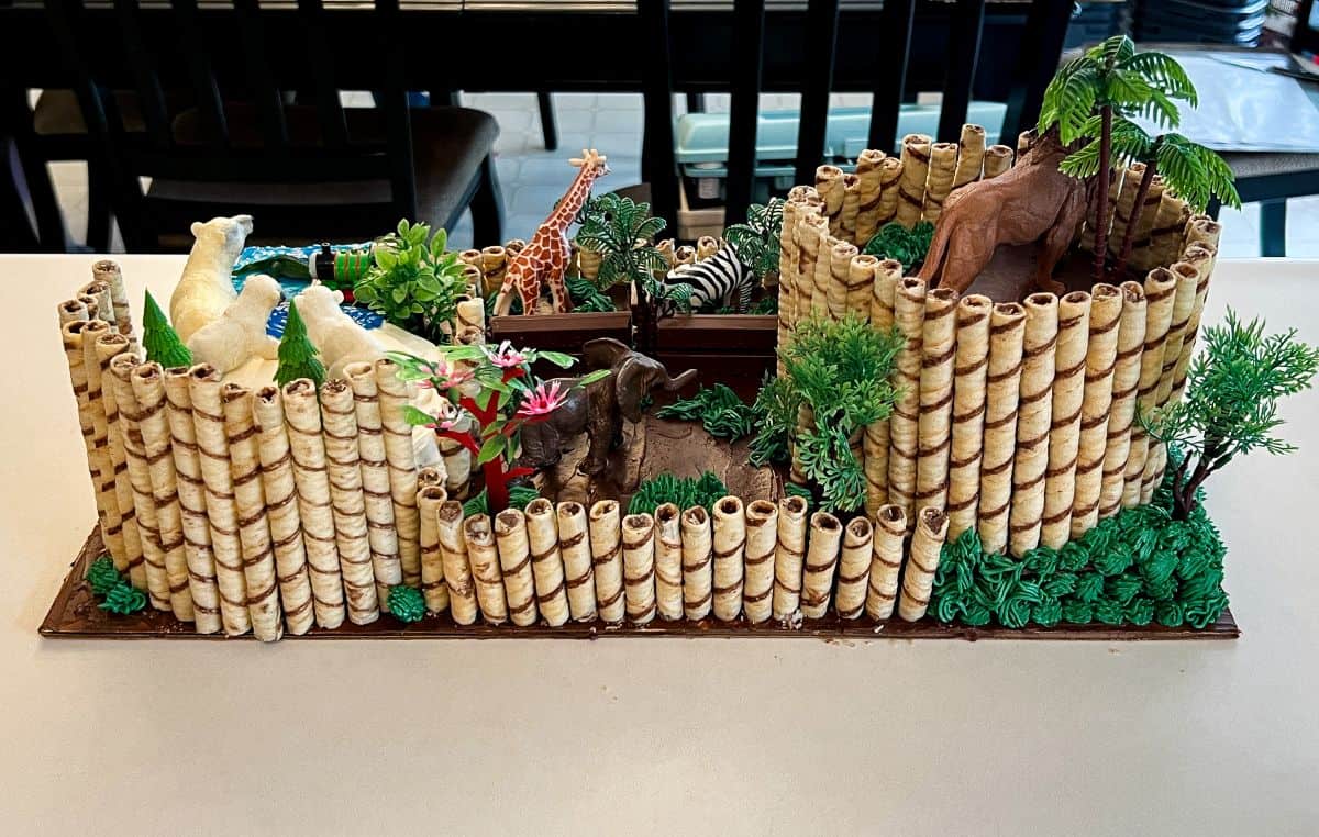 back of the zoo animal cake