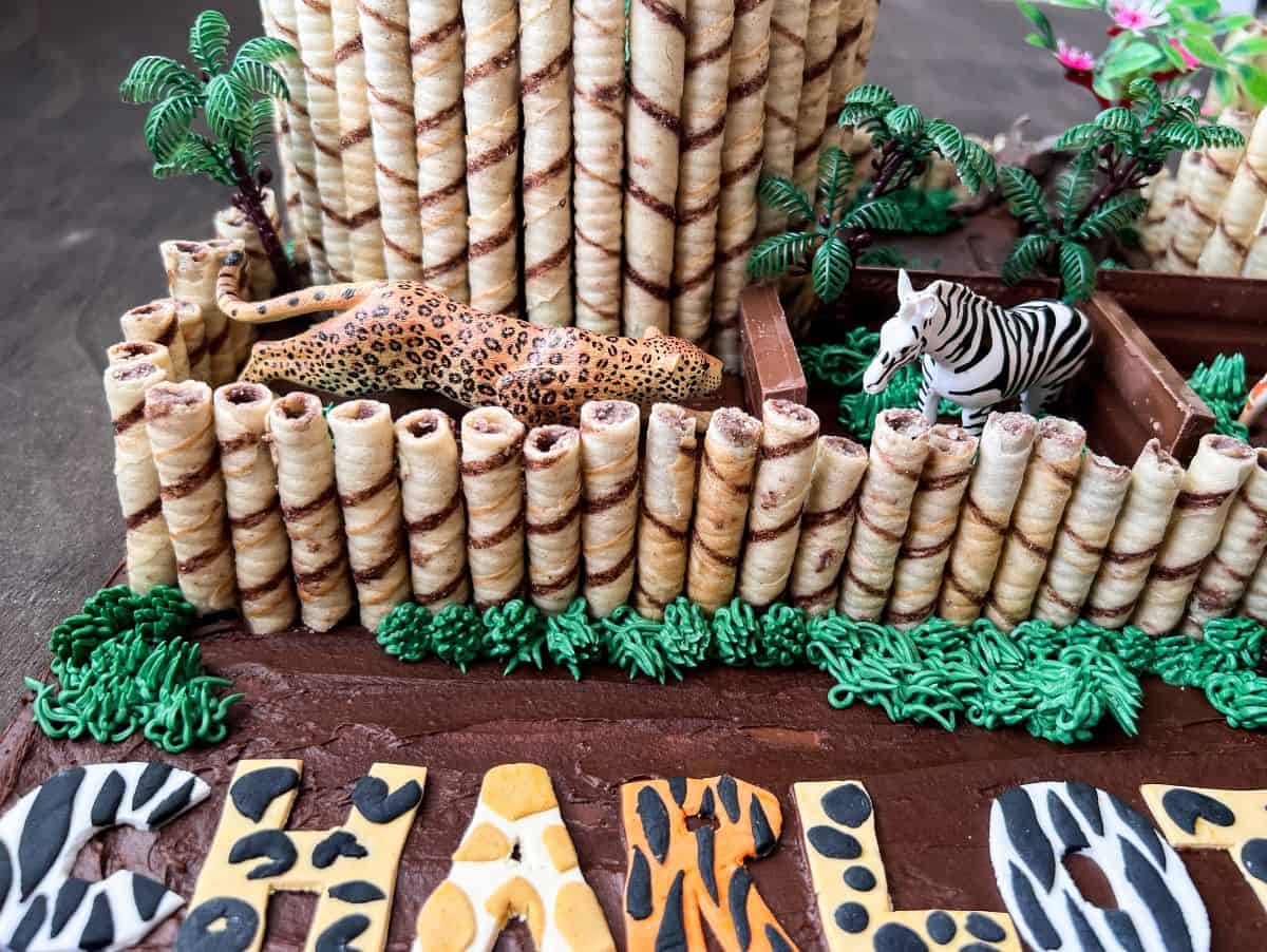 the leopard exhibit of a zoo cake