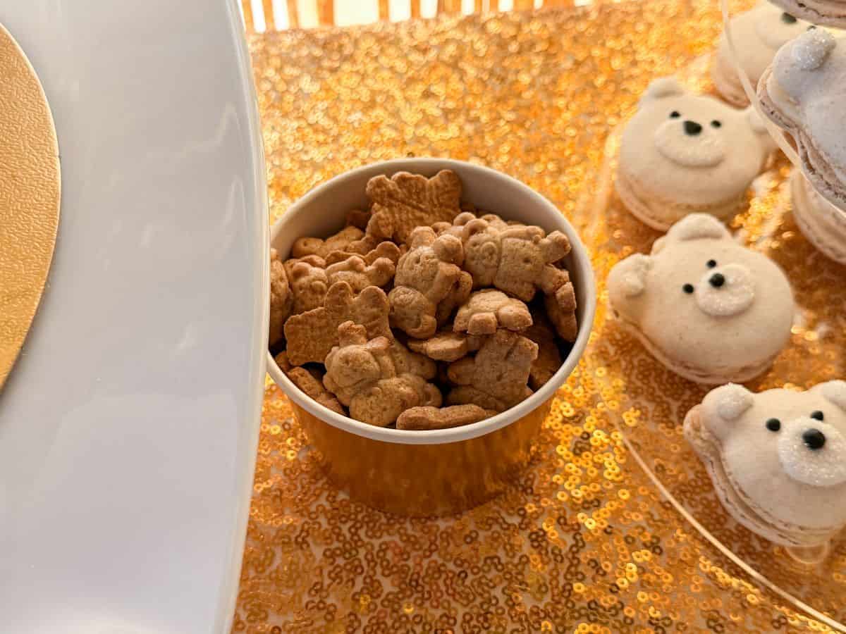 cinnamon teddy grahams in a gold paper cup