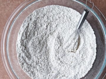 oat flour and powdered sugar mixed together in a glass bowl