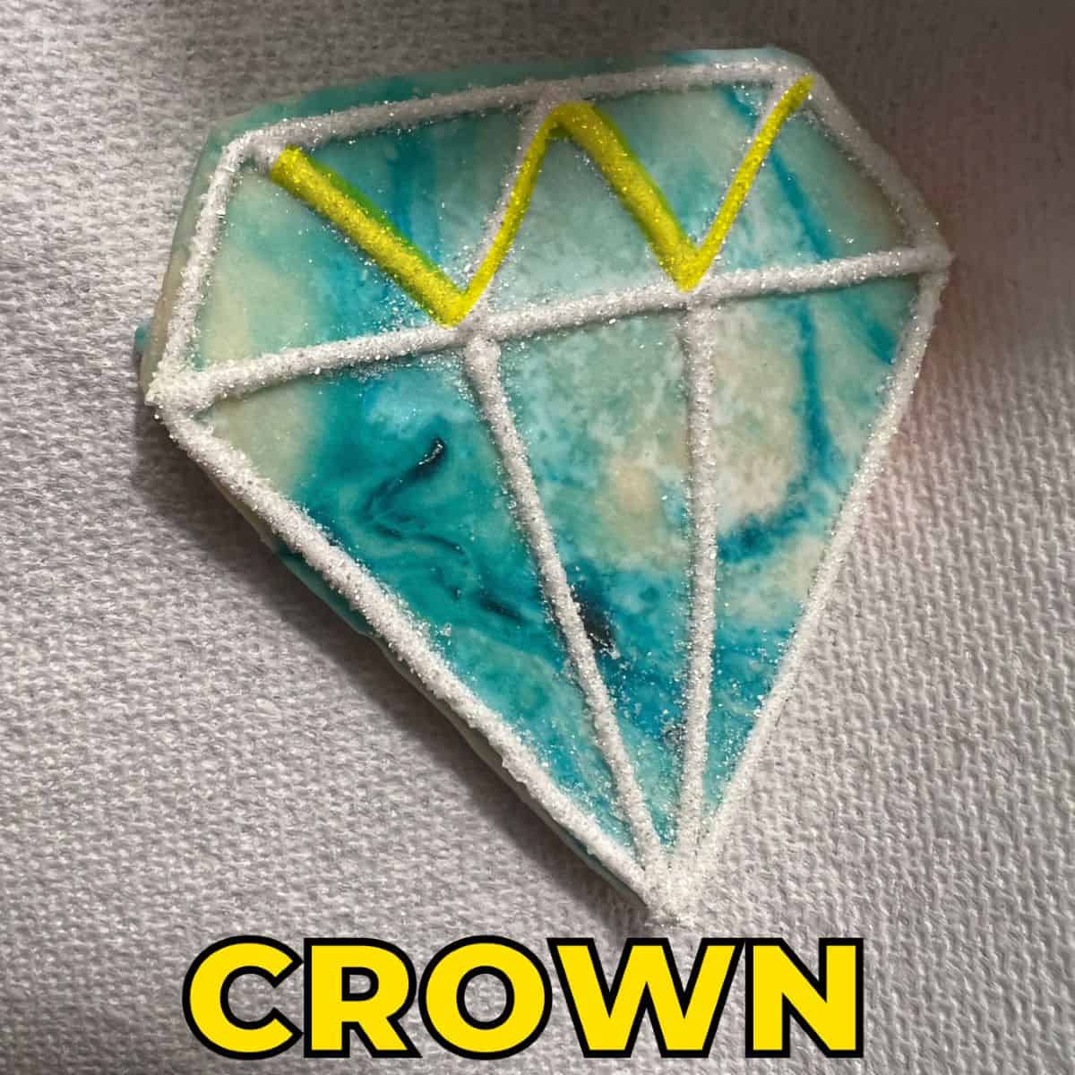 a Diamond Gem Cookie with a highlighter tracing the zig zap piping in the crown area of the diamond to create the facets