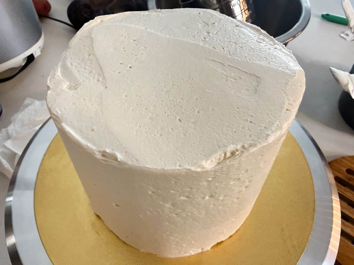 a 6-inch 3 layer cake covered in vanilla buttercream
